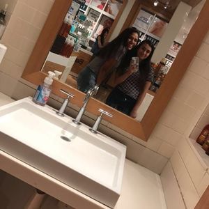 Meet your Posher, Lara